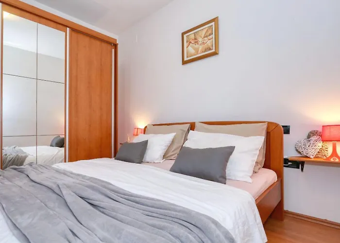 Ana With Large Pool Villa Policnik