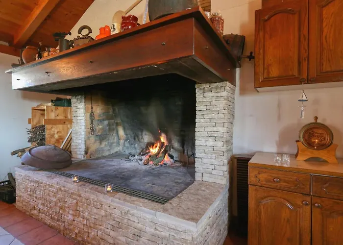 Ana With Large Pool *