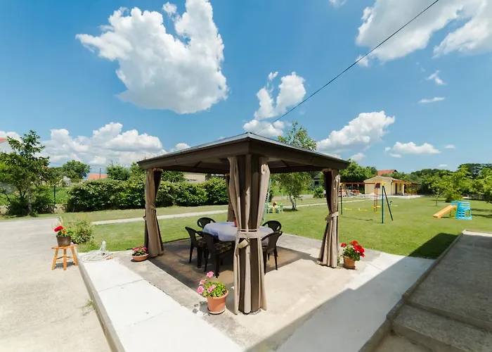 Ana With Large Pool Villa Policnik