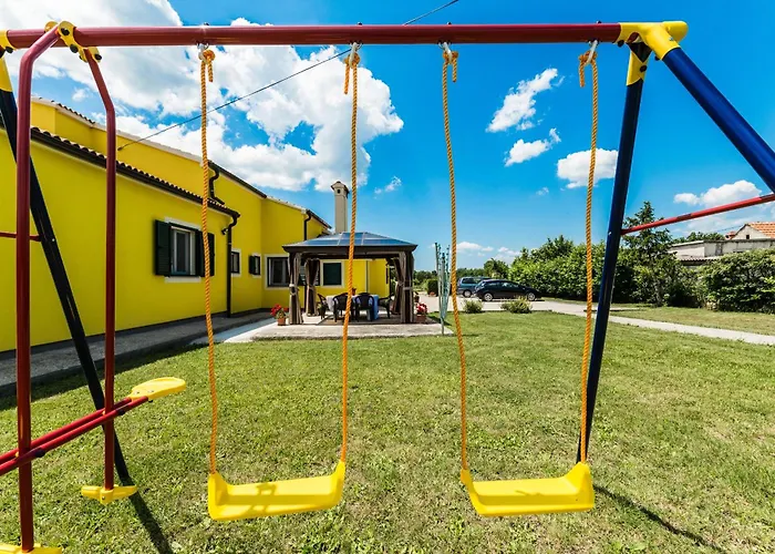 Villa Ana With Large Pool Policnik