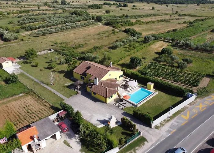 Ana With Large Pool Villa *