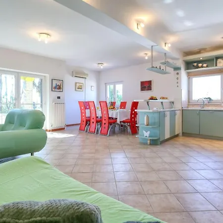 Ana With Large Pool Lovinac