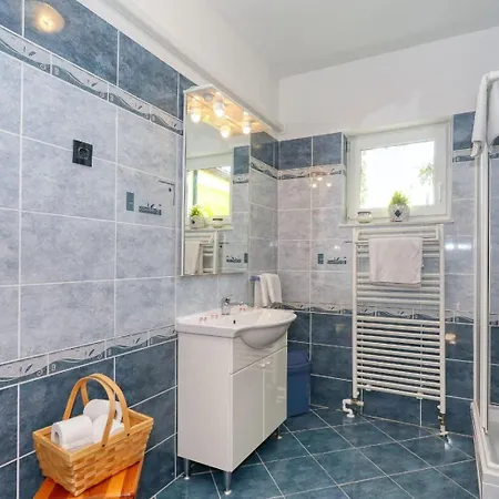 Villa Ana With Large Pool *