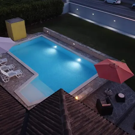 Ana With Large Pool * Policnik