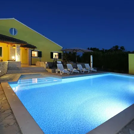 Ana With Large Pool Villa Policnik