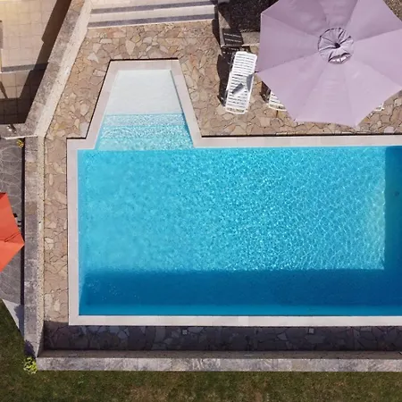 Villa Ana With Large Pool Policnik